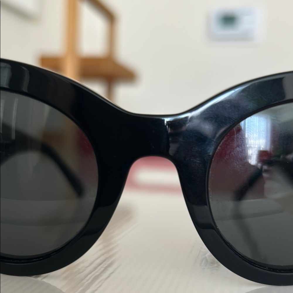 Authentic Versace Black medallion sunglasses - Picture 12 of 14